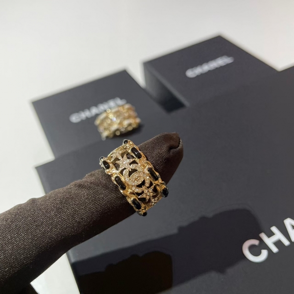Chanel  滿鑽星星小雙C黑邊戒指