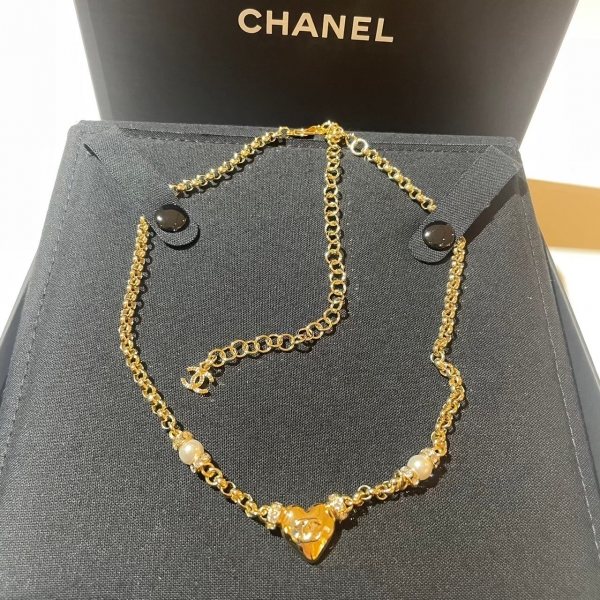 Chanel 愛心串珍珠金色項鍊