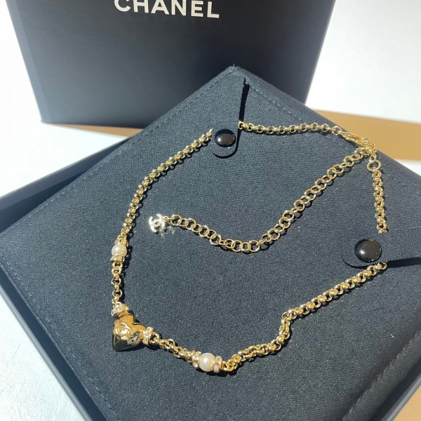 Chanel 愛心串珍珠金色項鍊