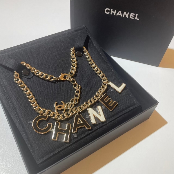 Chanel  黑白字手鍊