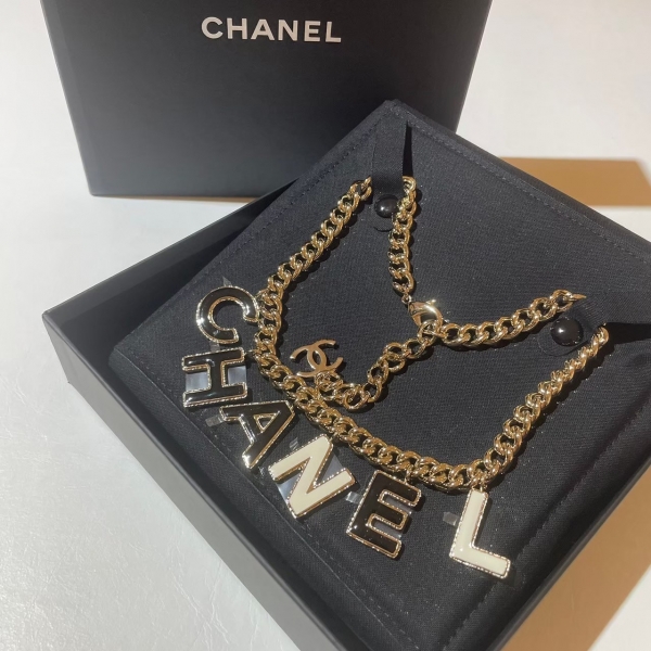 Chanel  黑白字手鍊