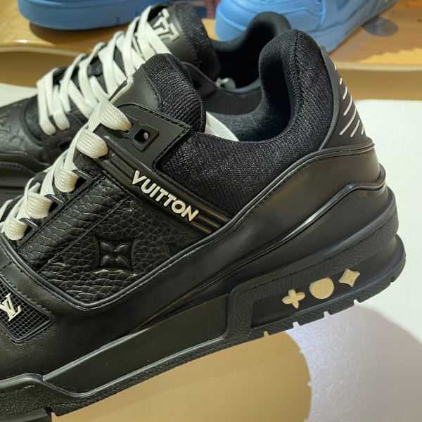 Louis Vuitton  Trainer 全黑