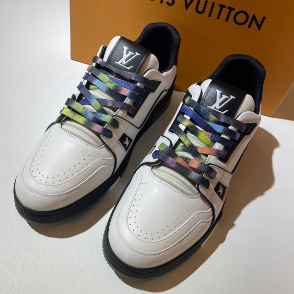 Louis Vuitton  側草寫字彩色鞋帶白面黑底運動鞋