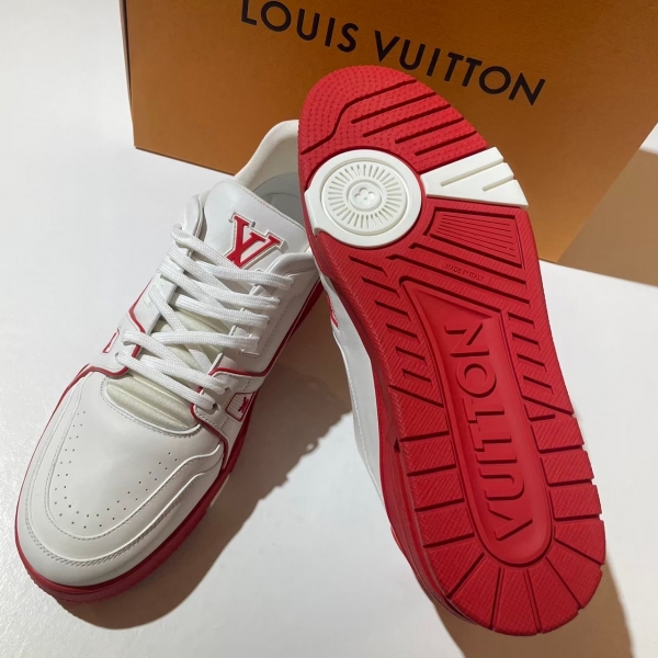 Louis Vuitton   紅底左側草寫白色運動鞋