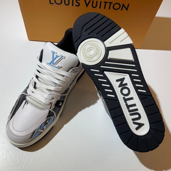 Louis Vuitton 藍黑刷漆色Trainer