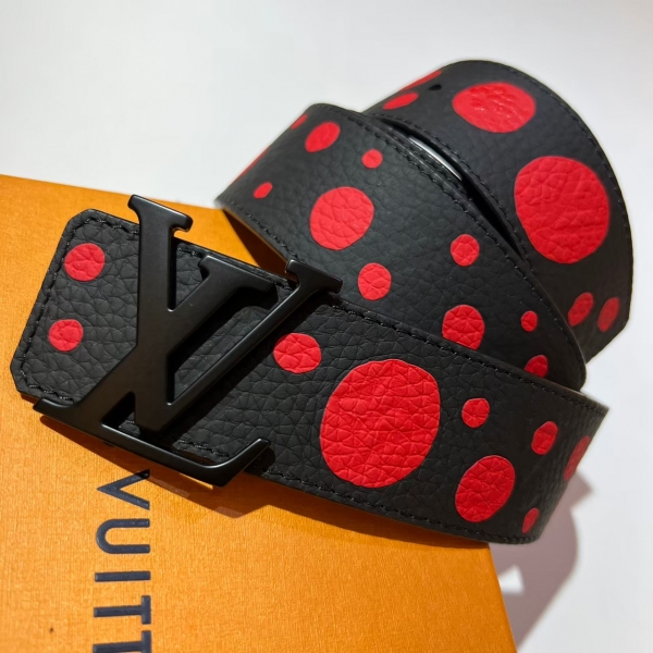 LV X YK LV INITIALES 雙面皮帶紅